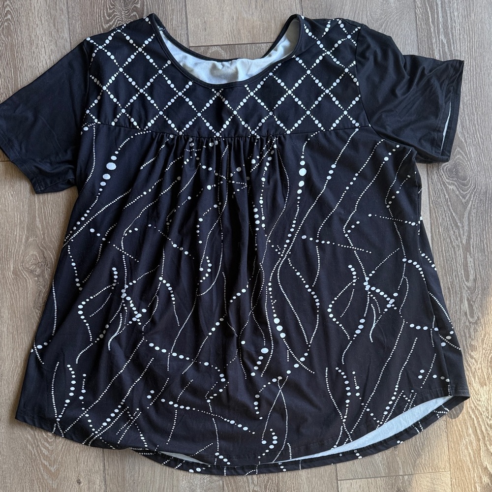 Black and White Patterned Women's Top